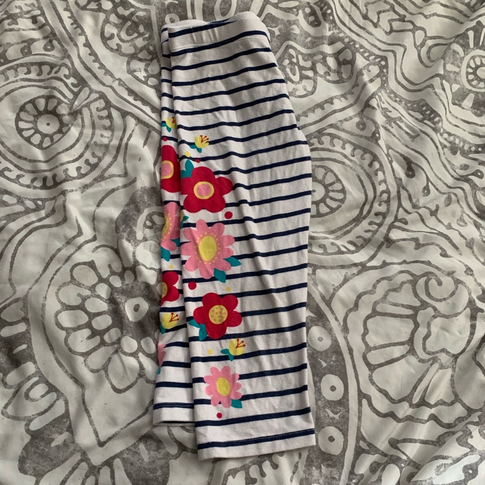 Girls stripped floral Capri leggings size M